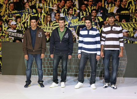 Fenerbah�e'nin yeni formalar� foto�raflar�