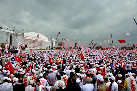 Başbakan yüzbinlere konuştu