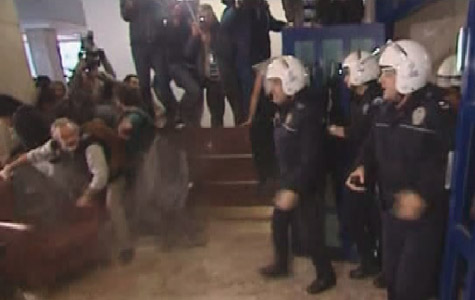 Eylemlerdeki bu adam kim?-resimleri