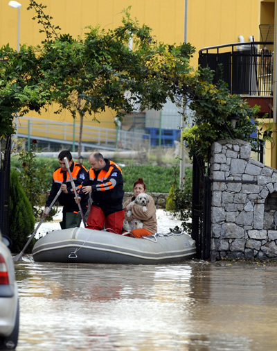 İzmirde sel-resimleri