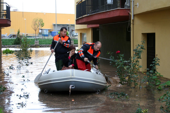 İzmirde sel-resimleri
