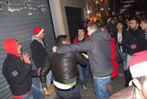 Taksimde rezalet, Marmariste taciz-resimleri