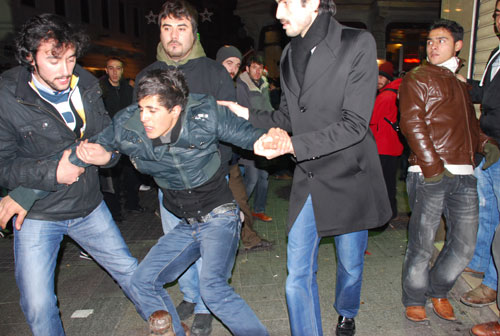 Taksimde rezalet, Marmariste taciz-resimleri