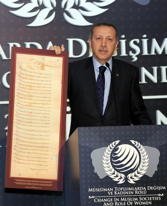 Başbakan, annesinden bahsederken duygulandı