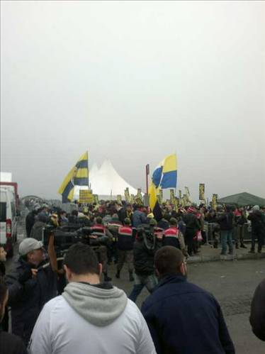 Fenerbahçeli taraftar Silivri'ye akın etti