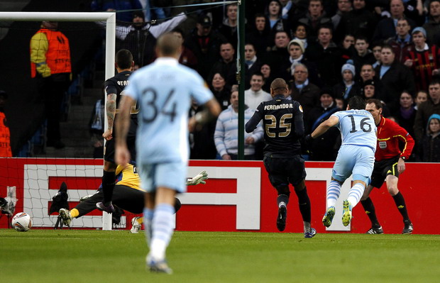 Manchester  City, son şampiyonu dağıttı: 4-0